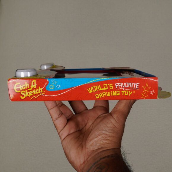 Etch A Sketch Magic Screen Unisex Kids Classic Drawing Toy 3+ Retired - Picture 4 of 10